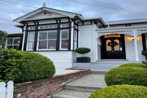 Photo of property in 18 Farm Road, Northland, Wellington, 6012