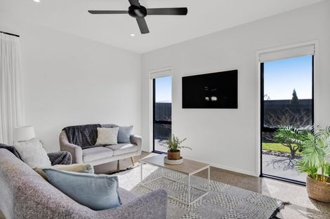 Photo of property in 5 Aheahea Way, Hurworth, New Plymouth, 4310
