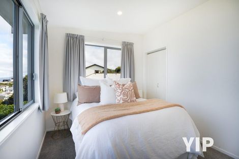 Photo of property in 4b Sunhaven Drive, Newlands, Wellington, 6037