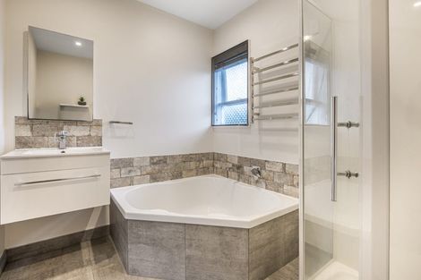 Photo of property in 6 Tauhara Street, Green Bay, Auckland, 0604