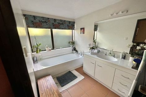 Photo of property in 9 Loloma Drive, Half Moon Bay, Auckland, 2012