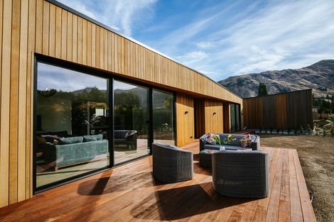 Photo of property in 13 Fern Burn Close, Wanaka, 9305