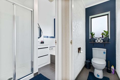 Photo of property in 2/15 Eulogy Place, Randwick Park, Auckland, 2105