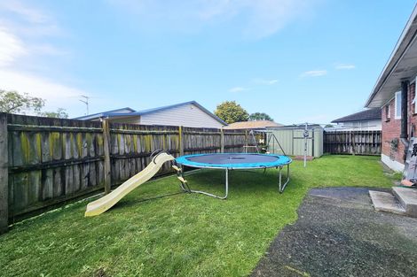 Photo of property in 24 Sutton Crescent, Papakura, 2110
