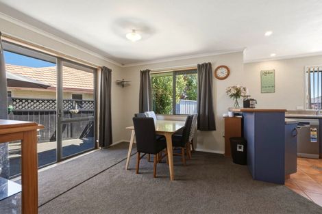Photo of property in 11 Alpine Grove, Kelvin Grove, Palmerston North, 4414