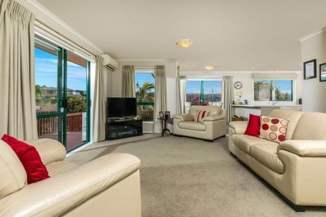 Photo of property in 7 Roberta Crescent, Orewa, 0931