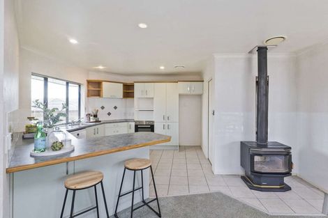 Photo of property in 8 Woodgate Court, Fitzherbert, Palmerston North, 4410