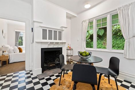 Photo of property in 10 Governor Road, Northland, Wellington, 6012