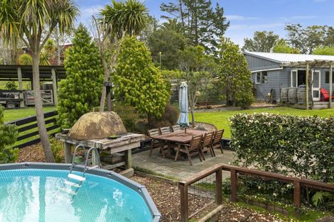 Photo of property in 1187 Peak Road, Helensville, 0875