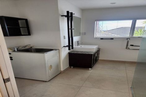 Photo of property in 28 Ballymore Drive, Pinehill, Auckland, 0632