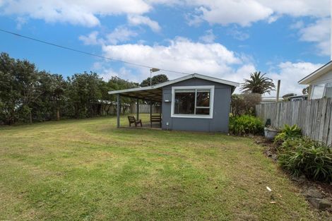 Photo of property in 5 Bayly Street, Baylys Beach, Dargaville, 0377