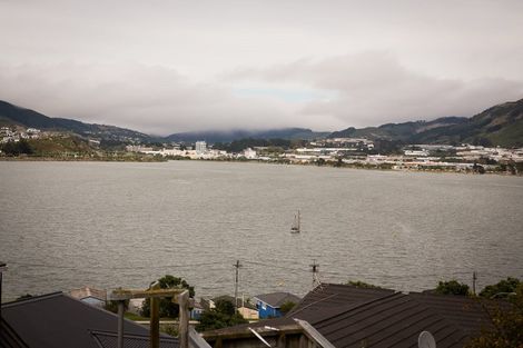 Photo of property in 15 Gloaming Hill, Titahi Bay, Porirua, 5022