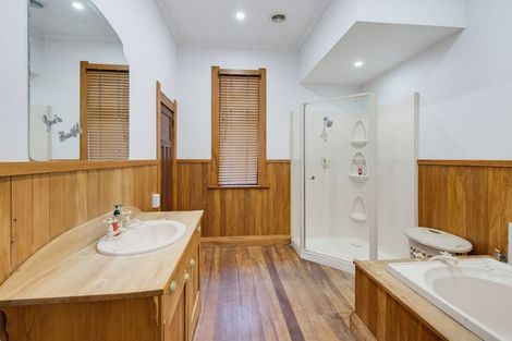 Photo of property in 30 Mccaughan Street, Browns, Winton, 9781