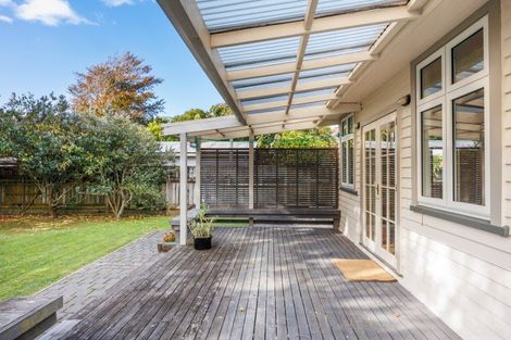 Photo of property in 27 Pahiatua Street, Hokowhitu, Palmerston North, 4410
