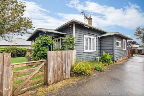 Photo of property in 5 Collingwood Road, Waiuku, 2123