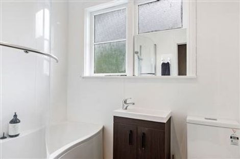 Photo of property in 19 Pitcairn Crescent, Bryndwr, Christchurch, 8053