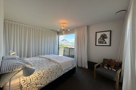 Photo of property in 32 Falconer Rise, Jacks Point, Queenstown, 9371