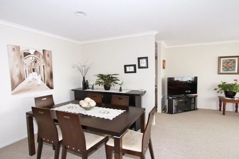 Photo of property in 1 Berkshire Terrace, Massey, Auckland, 0614