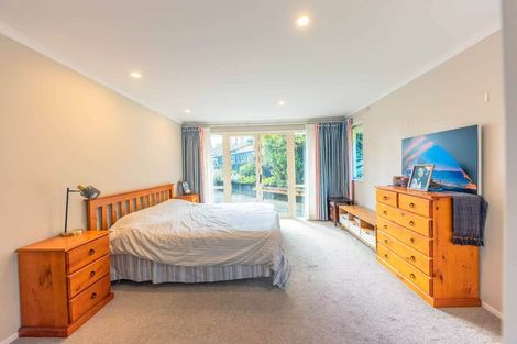 Photo of property in 8 Red Oak Place, Schnapper Rock, Auckland, 0632