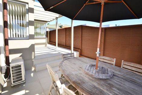 Photo of property in 10 Lupetti Rise, West Harbour, Auckland, 0618