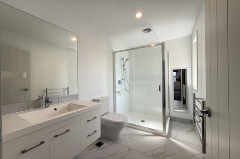 Photo of property in 8a Riverlea Avenue, Pakuranga, Auckland, 2010