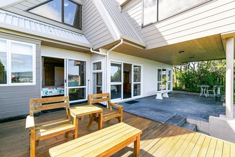 Photo of property in 3 Countess Close, Maupuia, Wellington, 6022