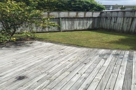 Photo of property in 2/55 Northcote Road, Hillcrest, Auckland, 0627