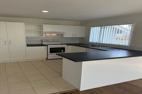 Photo of property in 1/9 Santiago Crescent, Unsworth Heights, Auckland, 0632