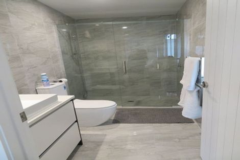 Photo of property in 25a Pupuke Road, Birkenhead, Auckland, 0627