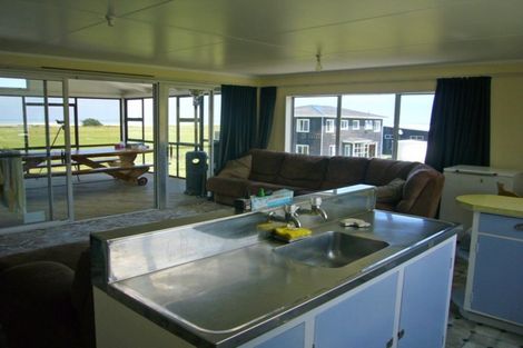 Photo of property in 65 Seaview Road, Cable Bay, 0420
