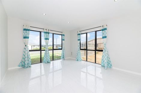 Photo of property in 42 Westmuir Crescent, Pokeno, 2402