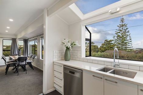 Photo of property in 1/30 Tui Glen Road, Birkenhead, Auckland, 0626