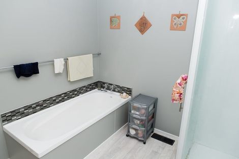 Photo of property in 15 Gloaming Hill, Titahi Bay, Porirua, 5022