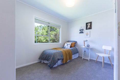 Photo of property in 133 Millbrook Road, Sunnyvale, Auckland, 0612