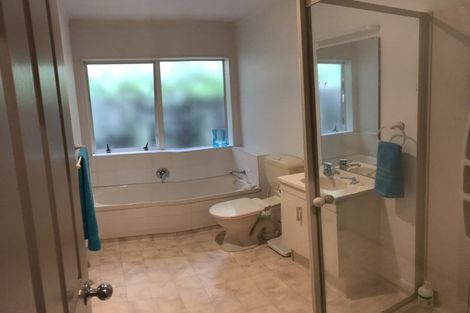 Photo of property in 104 Harmel Road, Glendene, Auckland, 0602