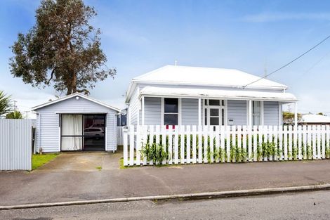 Photo of property in 74 Union Street, Hawera, 4610