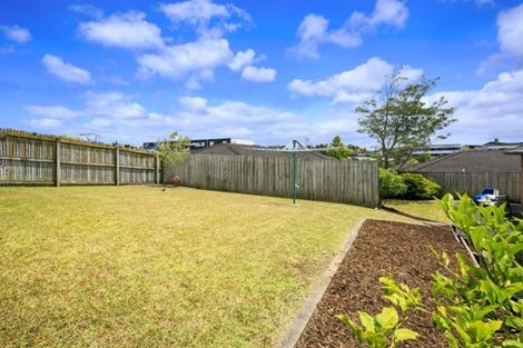 Photo of property in 1 Black Teal Close, Unsworth Heights, Auckland, 0632