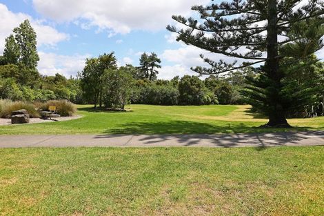 Photo of property in 70 Savoy Road, Glen Eden, Auckland, 0602