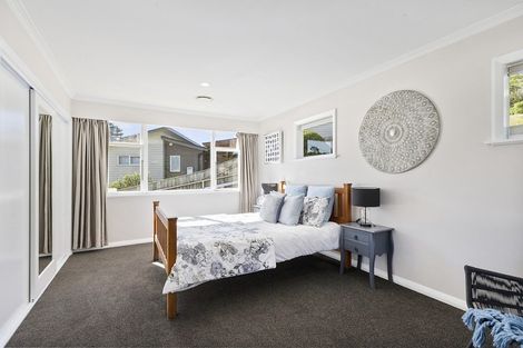 Photo of property in 51 Glanmire Road, Newlands, Wellington, 6037