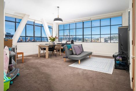 Photo of property in Endeavour Apartments, 10/125 Thorndon Quay, Pipitea, Wellington, 6011