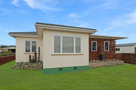 Photo of property in 23 Waterloo Street, Dannevirke, 4930