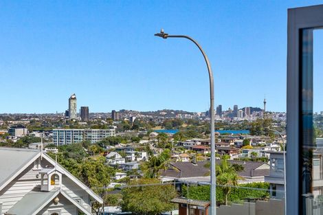 Photo of property in 11 Katui Street, Castor Bay, Auckland, 0620