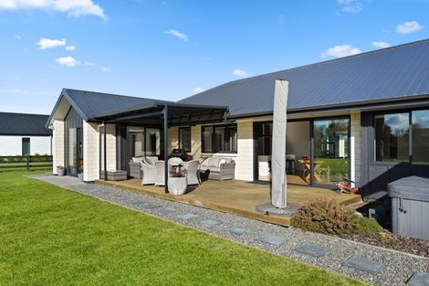 Photo of property in 21 Delta Way, Te Kowhai, Hamilton, 3288