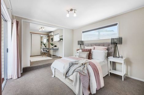 Photo of property in 10 Borrowdace Avenue, Botany Downs, Auckland, 2010