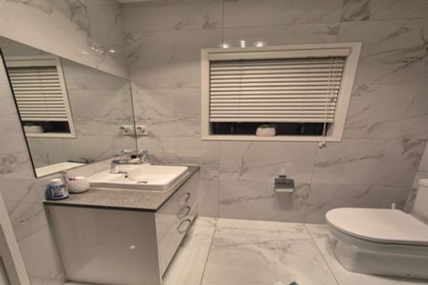 Photo of property in 30 Salamanca Road, Sunnynook, Auckland, 0620