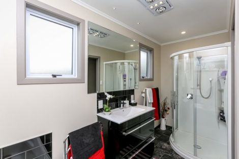 Photo of property in 172 Richmond Road, Lepperton, New Plymouth, 4373