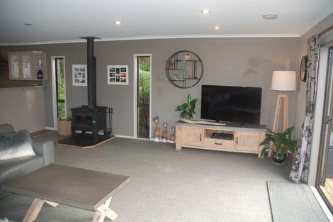 Photo of property in 45 Jonkers Road, Waitakere, Henderson, 0782