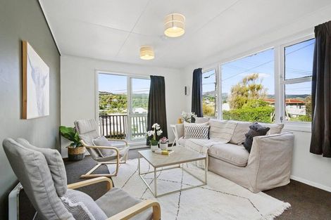 Photo of property in 6c Rewa Terrace, Tawa, Wellington, 5028