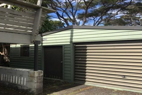 Photo of property in 8 Thuja Street, Green Bay, Auckland, 0604