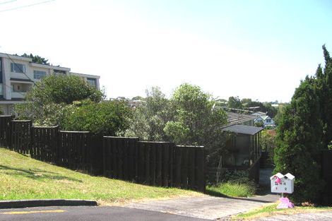Photo of property in 1/829 East Coast Road, Northcross, Auckland, 0630